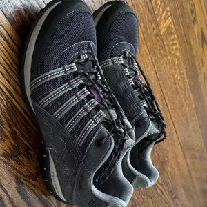 Columbia Women's Black and Gray Athletic Shoes